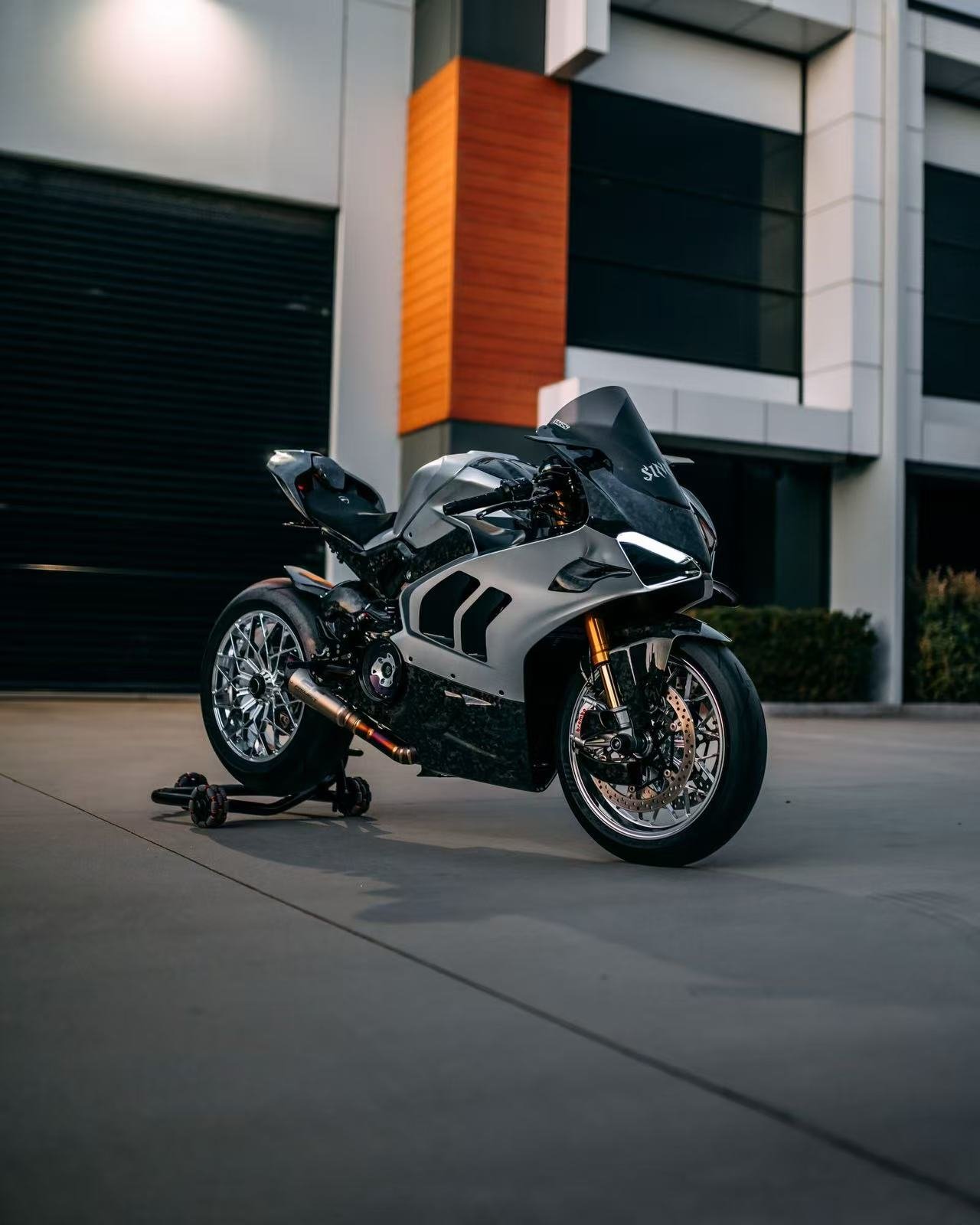 DUCATI-PANIGALE V4