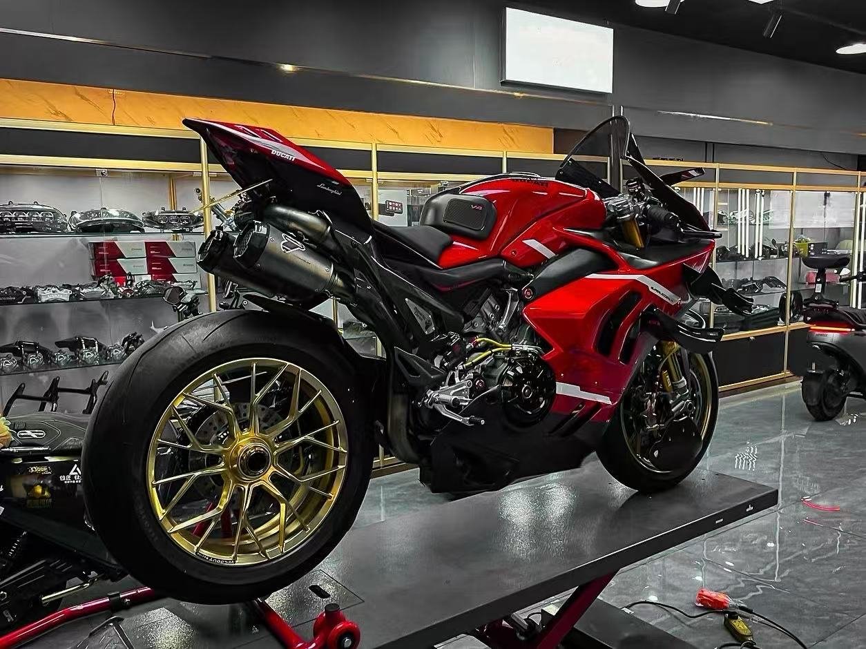 DUCATI-PANIGALE V4