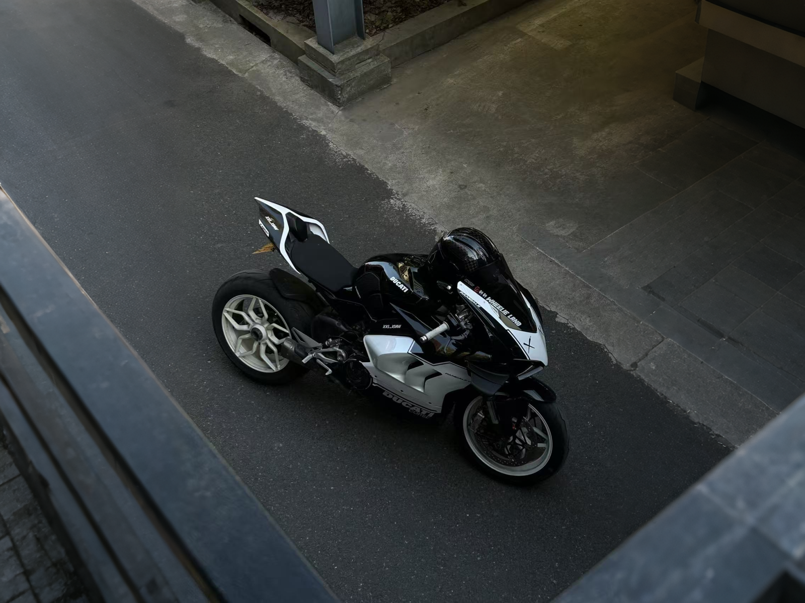 DUCATI-PANIGALE V4