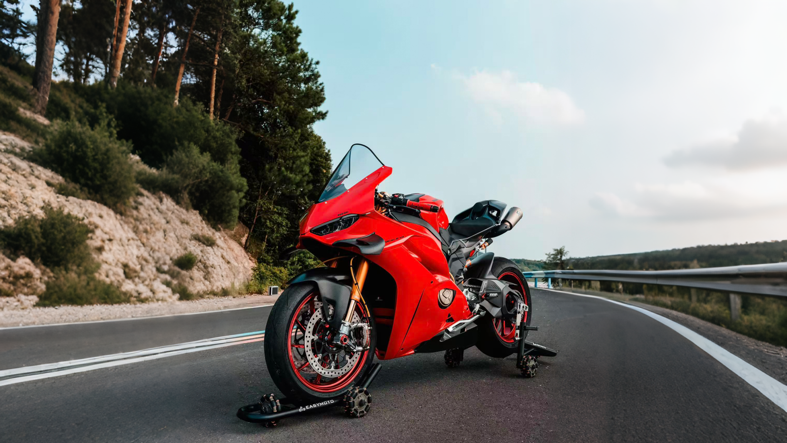 DUCATI-STREET FIGHTER V4