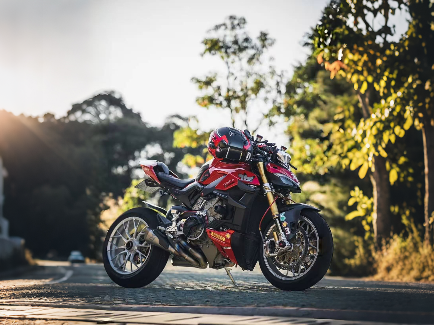 DUCATI-STREET FIGHTER V4