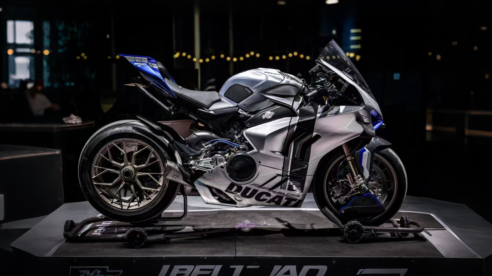 DUCATI-PANIGALE V4
